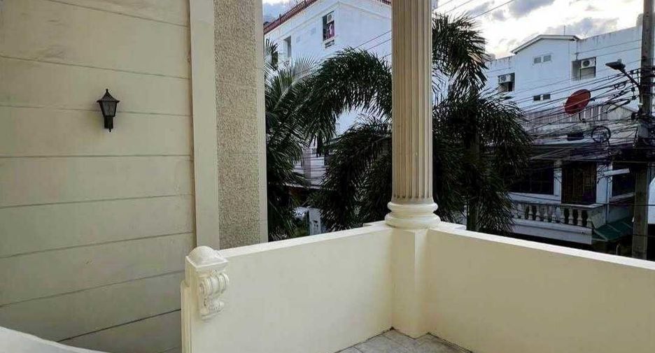 For rent 3 bedrooms townhouse in Phaya Thai, Bangkok