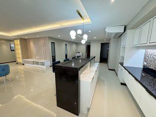 For rent 4 bedrooms condo in Watthana, Bangkok