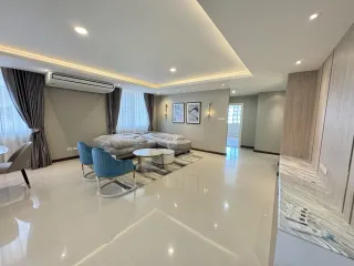For rent 4 bedrooms condo in Watthana, Bangkok