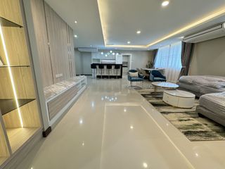 For rent 4 bedrooms condo in Watthana, Bangkok