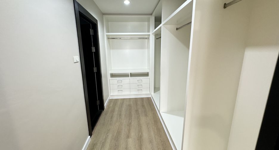 Wohnung zur Miete mit 4 Zimmer in Watthana, Bangkok