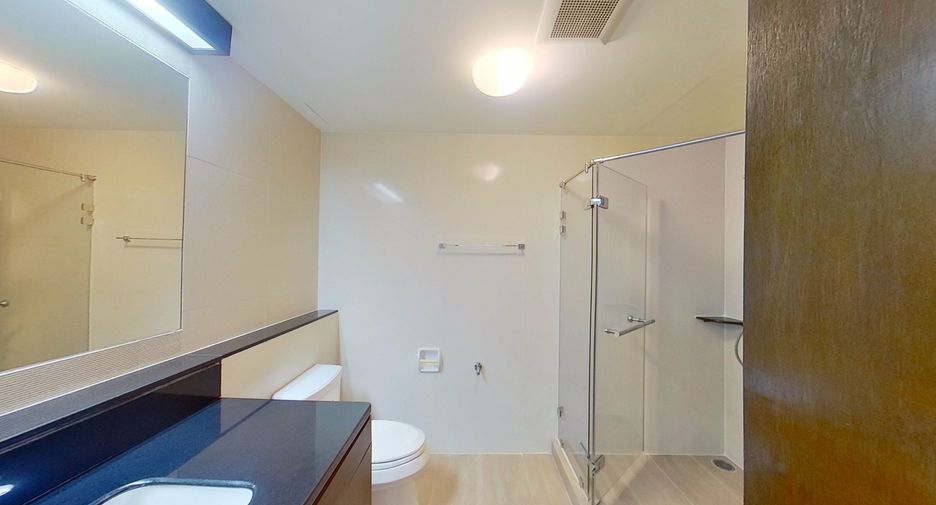 Condo en alquiler de 3 habitaciones en Khlong Toei, Bangkok