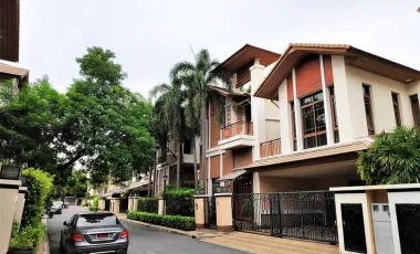 For rent 4 bedrooms house in Watthana, Bangkok