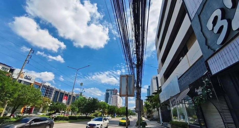 For sale and for rent office in Huai Khwang, Bangkok