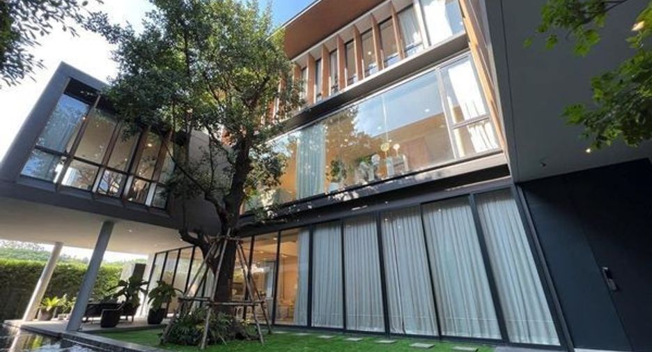 Haus zum Kauf und zur Miete mit 5 Zimmer in Huai Khwang, Bangkok