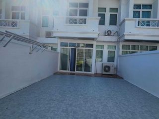 Аренда 3 спальни таунхаус в Пхукет Тощн, Пхукет