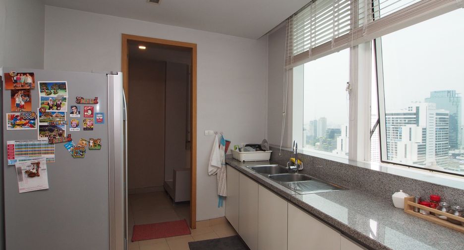 For rent 3 ベッドルーム condo in Khlong Toei, Bangkok