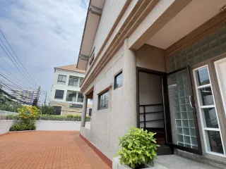 Reihenhaus zur Miete mit 3 Zimmer in Phaya Thai, Bangkok