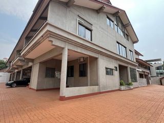 Casa adosada en alquiler de 3 habitaciones en Phaya Thai, Bangkok