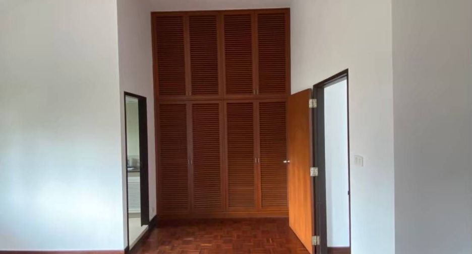 À louer 3 chambres maison de ville à Phaya Thai, Bangkok
