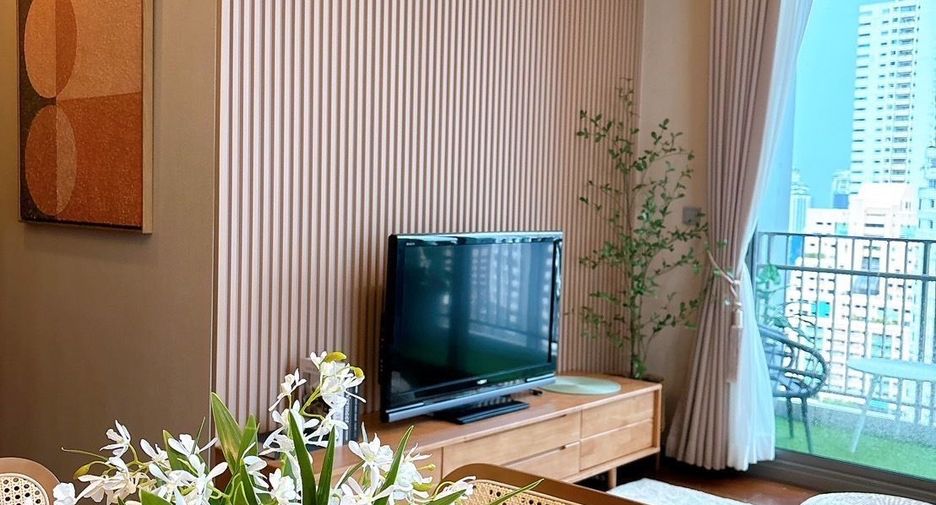 For rent 2 bedrooms condo in Watthana, Bangkok