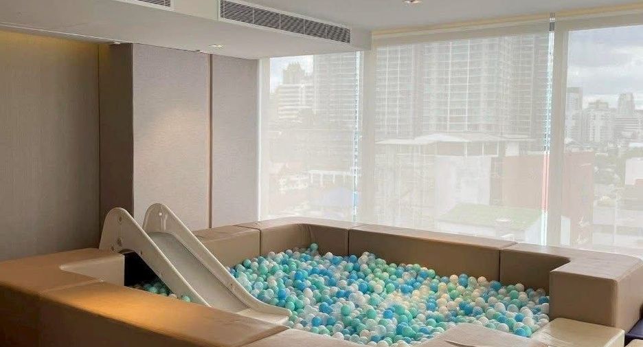 For rent 1 bed condo in Watthana, Bangkok