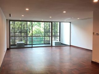 Casa adosada en alquiler de 3 habitaciones en Khlong Toei, Bangkok