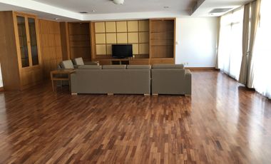 For rent 3 bedrooms apartment in Khlong Toei, Bangkok
