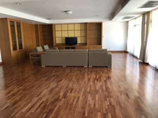 Apartamento en alquiler de 3 habitaciones en Khlong Toei, Bangkok