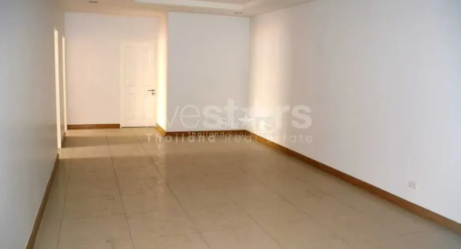 For sale 4 bedrooms condo in Watthana, Bangkok
