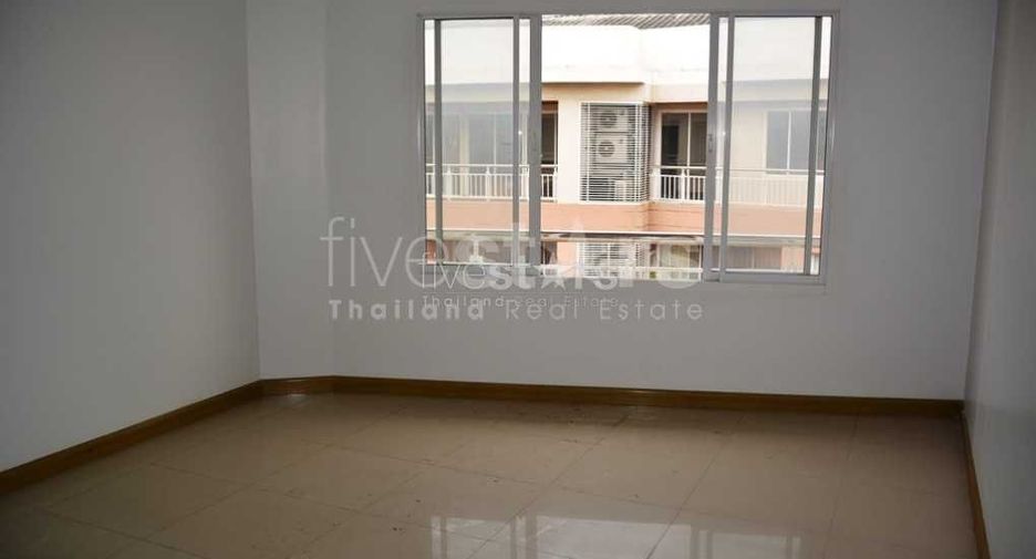 Condo en venta de 4 habitaciones en Watthana, Bangkok