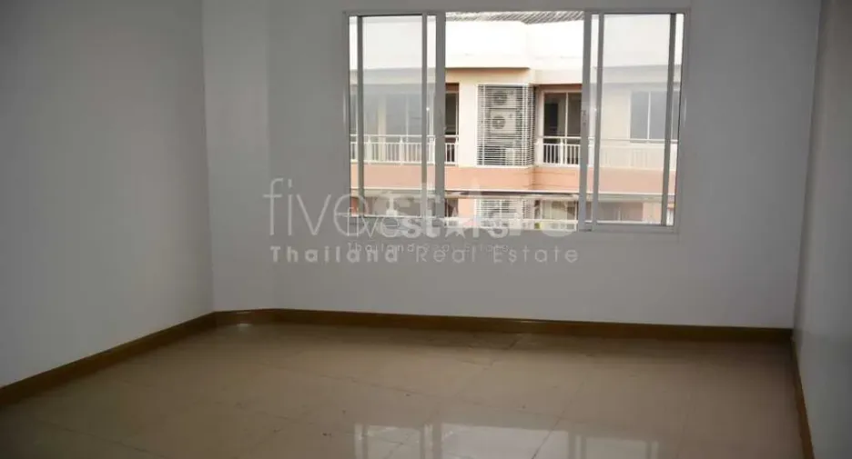 For sale 4 bedrooms condo in Watthana, Bangkok