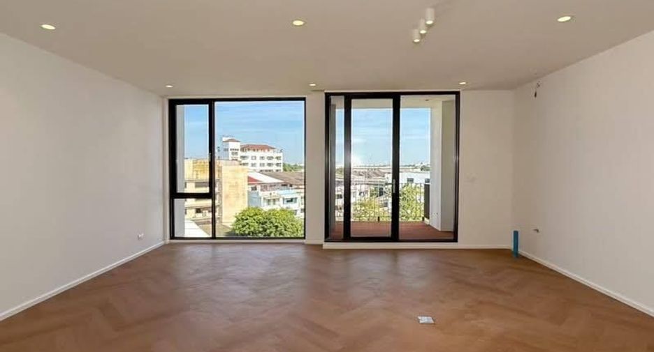 Casa adosada en venta de 5 habitaciones en Watthana, Bangkok