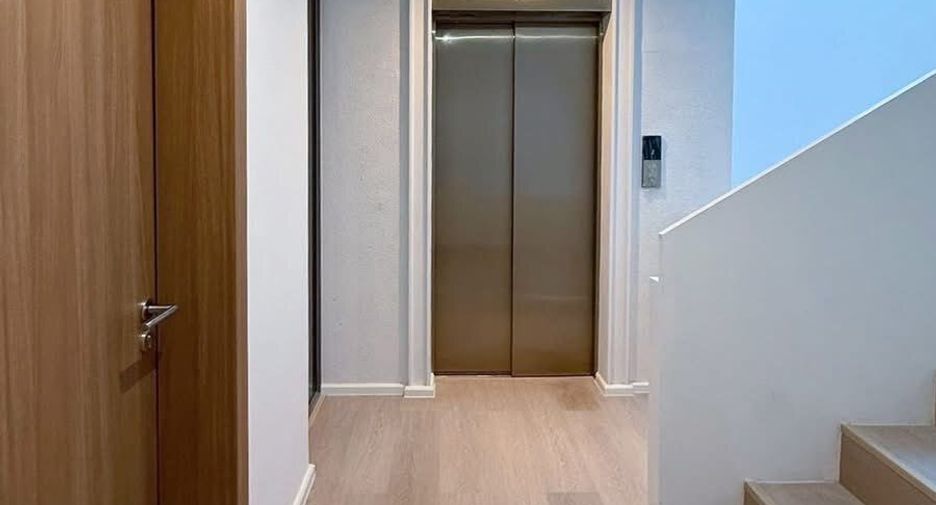 Casa adosada en venta de 5 habitaciones en Watthana, Bangkok