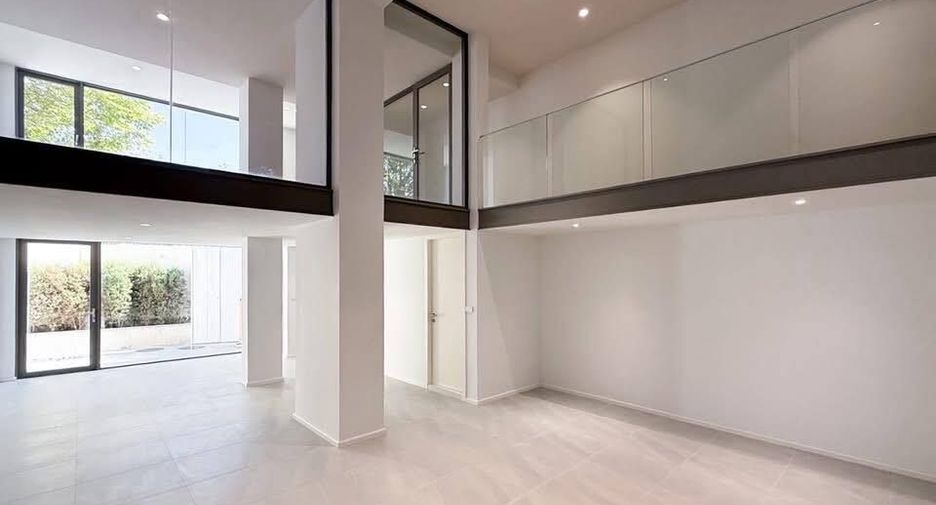 Casa adosada en venta de 5 habitaciones en Watthana, Bangkok