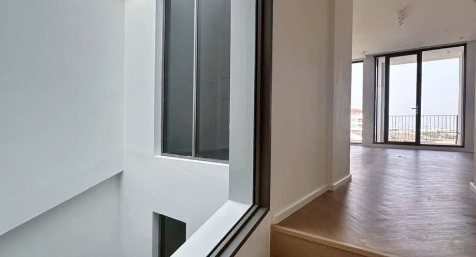 Casa adosada en venta de 5 habitaciones en Watthana, Bangkok