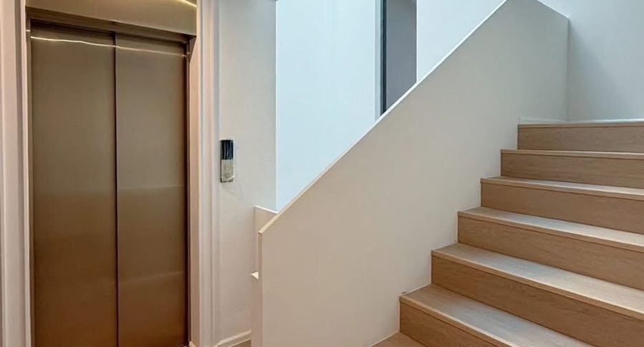 Casa adosada en venta de 5 habitaciones en Watthana, Bangkok