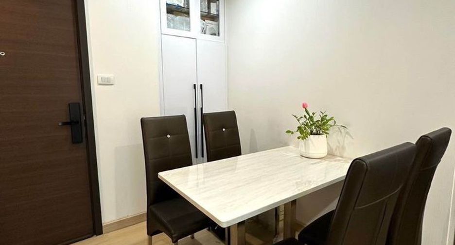 For rent 2 bedrooms condo in Huai Khwang, Bangkok