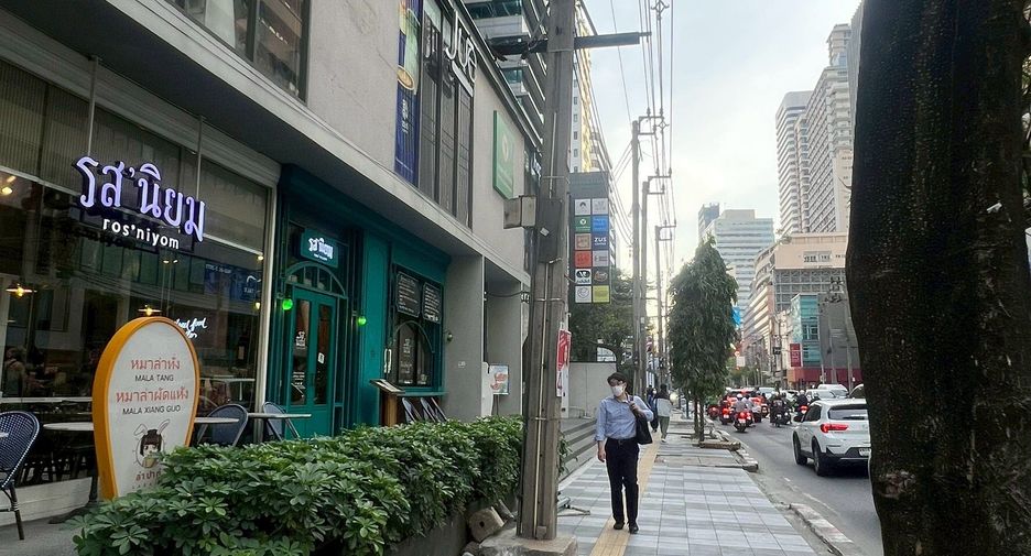For rent retail Space in Watthana, Bangkok