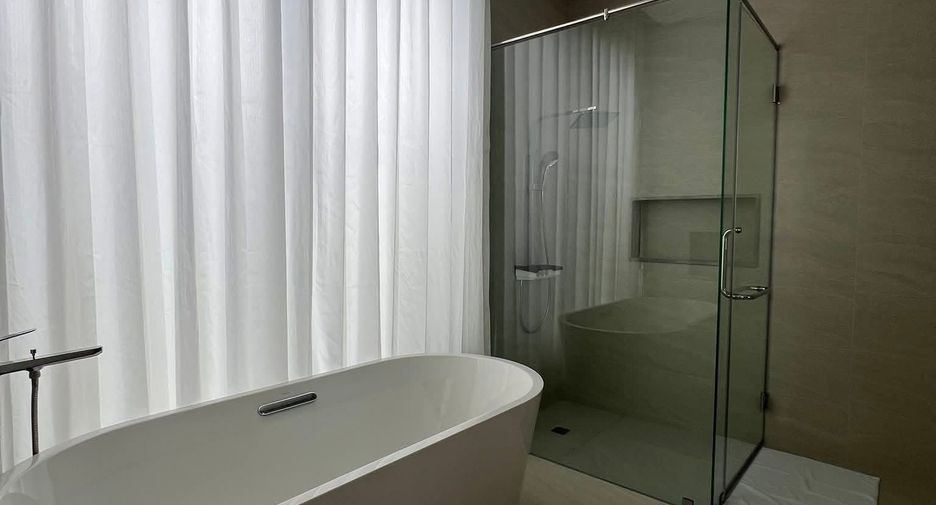 For rent 4 bedrooms villa in Mueang Phuket, Phuket