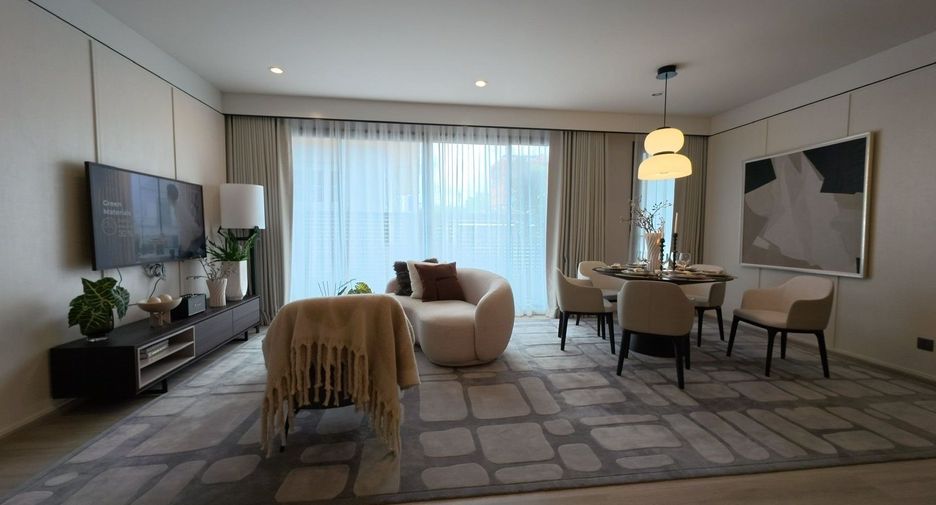 For rent 3 bedrooms condo in Huai Khwang, Bangkok