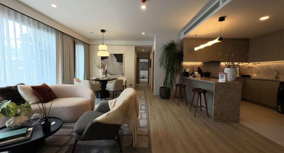 For rent 3 bedrooms condo in Huai Khwang, Bangkok