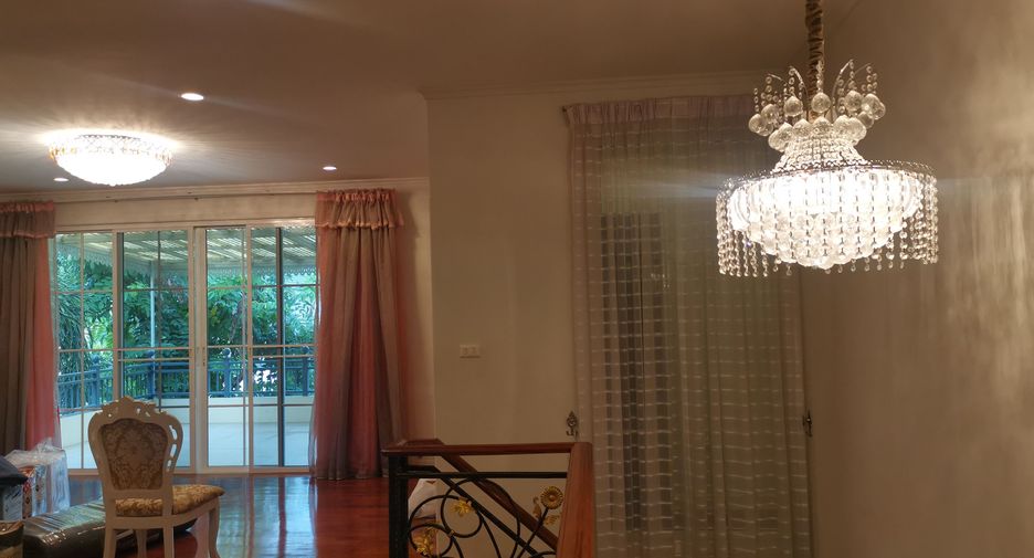For sale and for rent 5 bedrooms villa in Taling Chan, Bangkok