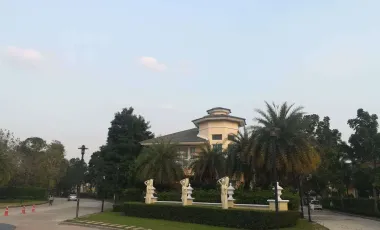 For sale and for rent 5 bedrooms villa in Taling Chan, Bangkok
