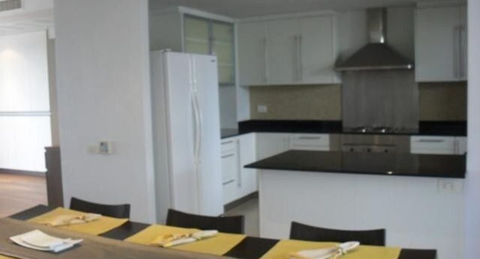 For rent 3 bedrooms apartment in Pathum Wan, Bangkok
