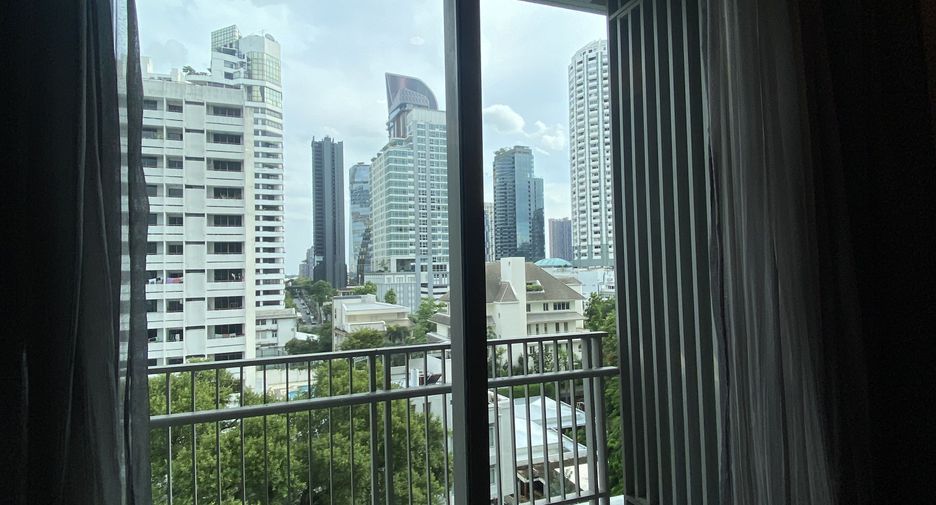 For rent 2 bedrooms condo in Watthana, Bangkok