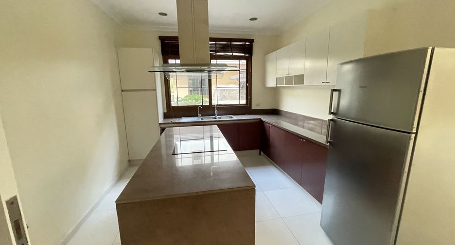 For sale and for rent 5 bedrooms house in Suan Luang, Bangkok