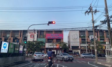 For sale 3 bedrooms retail Space in Sai Mai, Bangkok