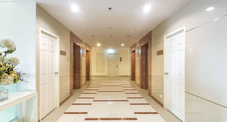 For rent 1 bed condo in Khlong Toei, Bangkok