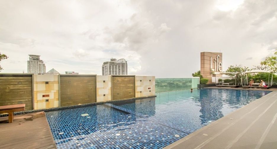 For rent 1 bed condo in Khlong Toei, Bangkok