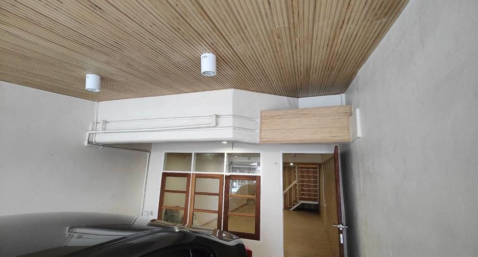 Casa adosada en venta de 3 habitaciones en Mueang Samut Prakan, Samut Prakan