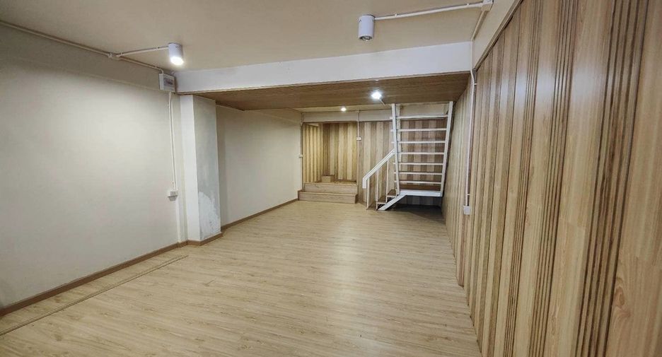 Casa adosada en venta de 3 habitaciones en Mueang Samut Prakan, Samut Prakan