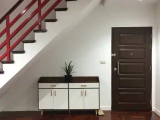For rent 3 ベッドルーム condo in Bang Phli, Samut Prakan