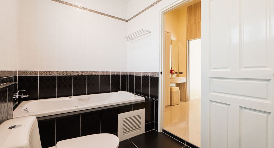 For sale 3 bedrooms villa in Bang Lamung, Chonburi