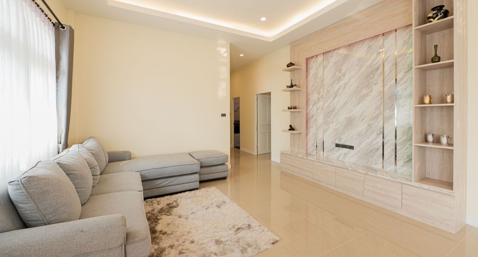 For sale 3 bedrooms villa in Bang Lamung, Chonburi