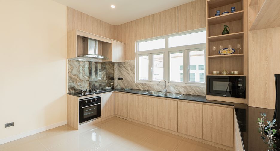 For sale 3 bedrooms villa in Bang Lamung, Chonburi