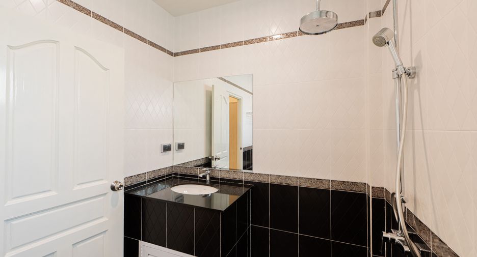 For sale 3 bedrooms villa in Bang Lamung, Chonburi