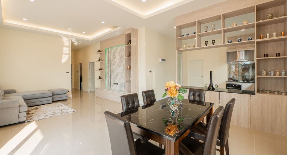 For sale 3 bedrooms villa in Bang Lamung, Chonburi