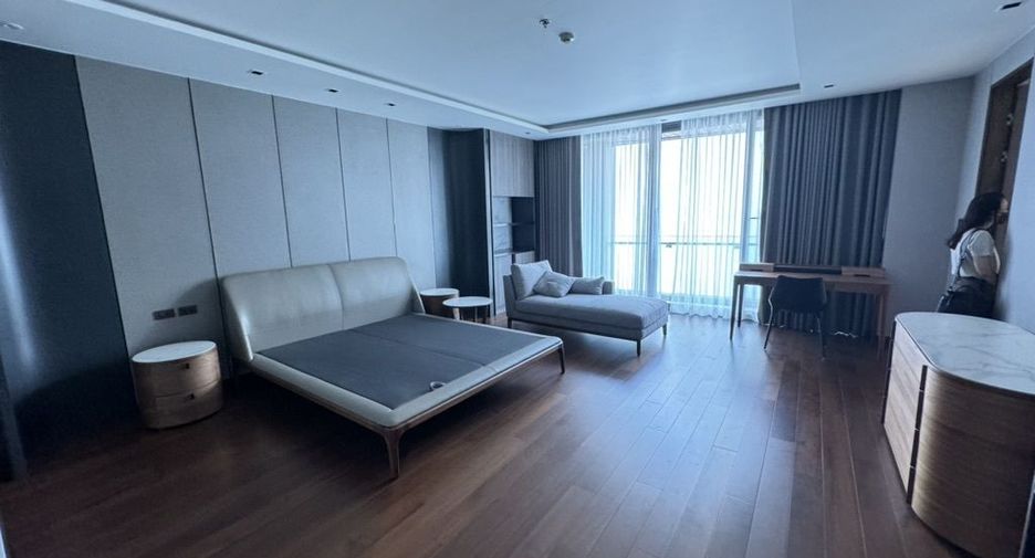 For rent 3 bedrooms apartment in Khlong Toei, Bangkok