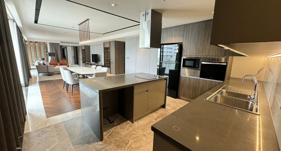 For rent 3 bedrooms apartment in Khlong Toei, Bangkok